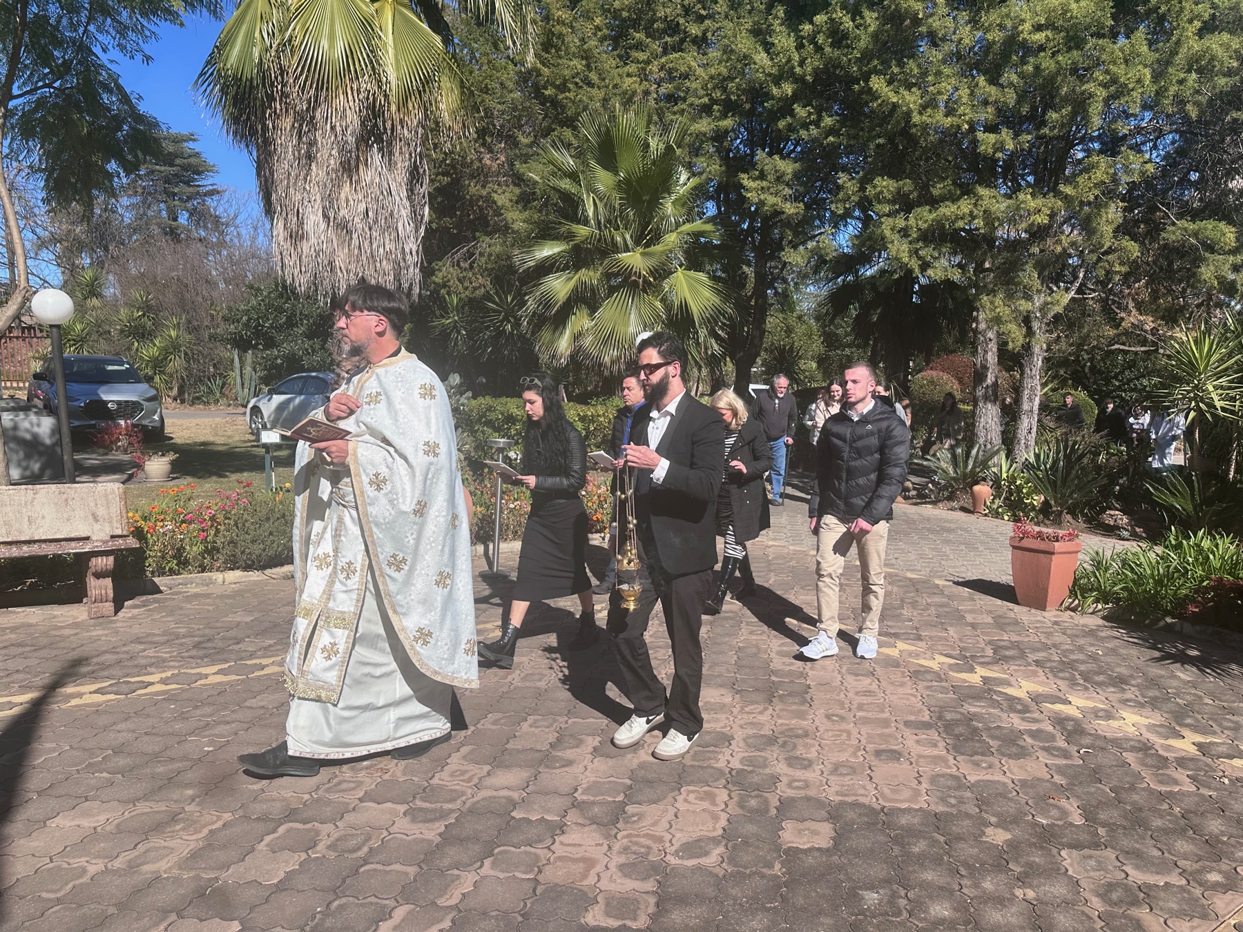 Vidovdan procession with a large cross and liturgical banners